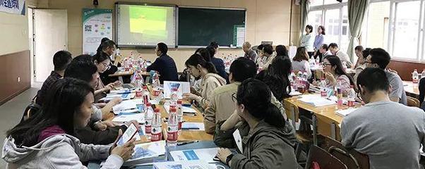 升華教育情懷，啟航生涯夢想——成都市中學(xué)教師生涯培訓(xùn)與教育咨詢活動(dòng)