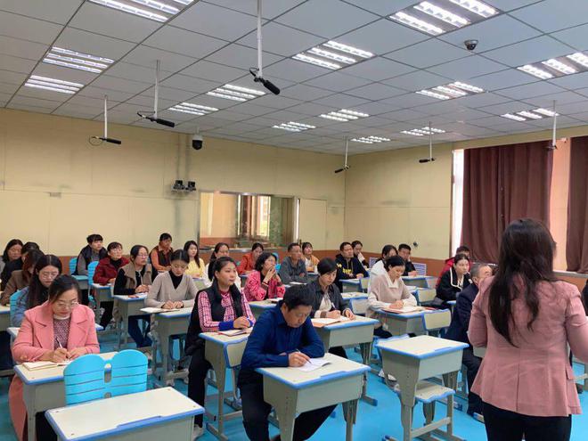 新時代呼喚“心”教育 勸學里小學開展教師心理健康教育專題培訓